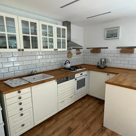 70m2 Romantic Living In The Old Town With Garden アパート