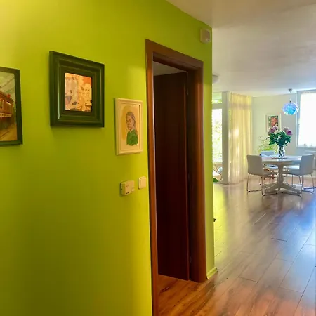 70m2 Romantic Living In The Old Town With Garden Братислава
