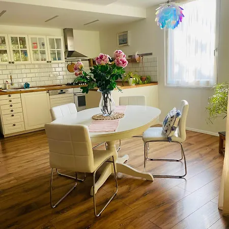Apartamento 70m2 Romantic Living In The Old Town With Garden Bratislava