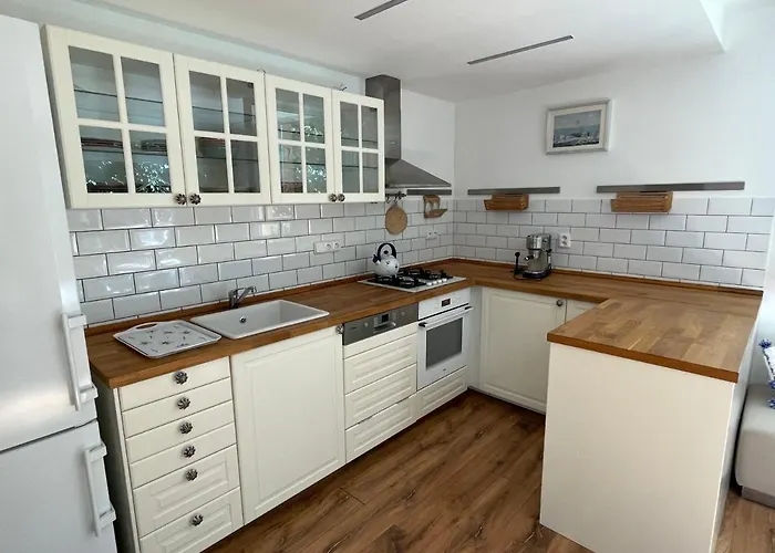 70m2 Romantic Living In The Old Town With Garden Apartment