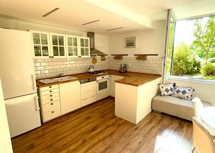 70m2 Romantic Living In The Old Town With Garden *