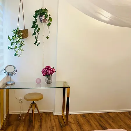 70m2 Romantic Living In The Old Town With Garden * براتسيلافا