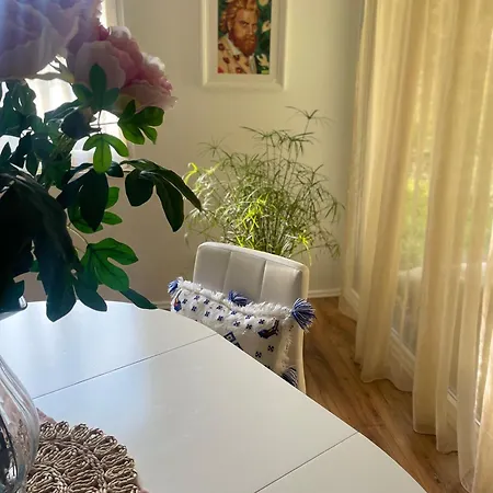 70m2 Romantic Living In The Old Town With Garden شقة *