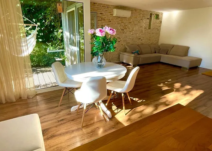 70m2 Romantic Living In The Old Town With Garden * ブラチスラヴァ