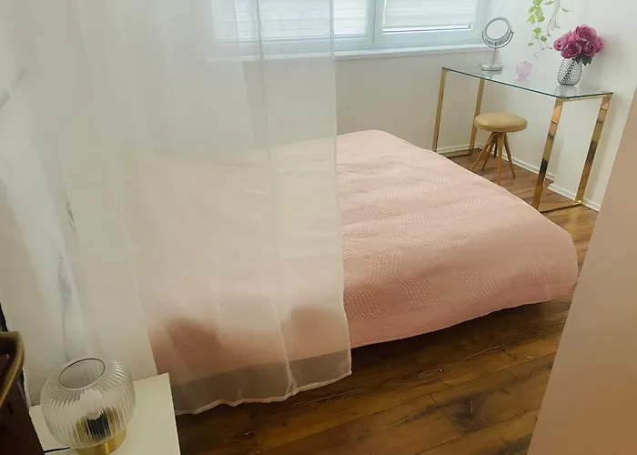 アパート 70m2 Romantic Living In The Old Town With Garden *